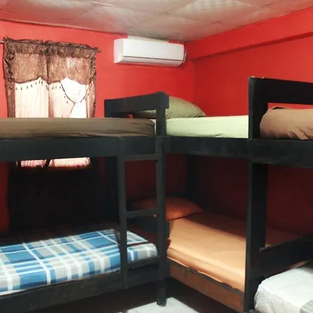 Twin Fin Plaza Hostel Bocas del Toro Exterior photo