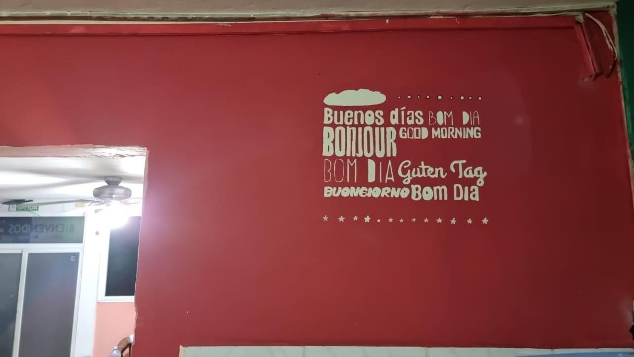 Twin Fin Plaza Hostal