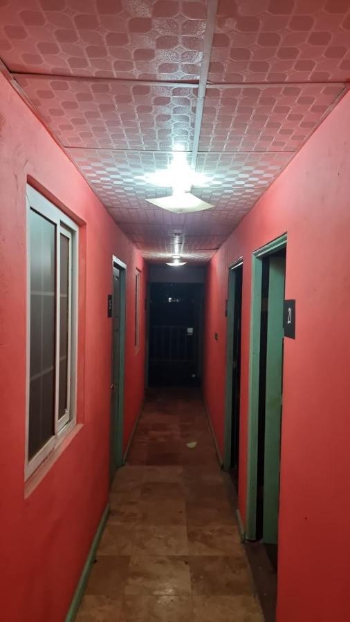 Twin Fin Plaza Hostal