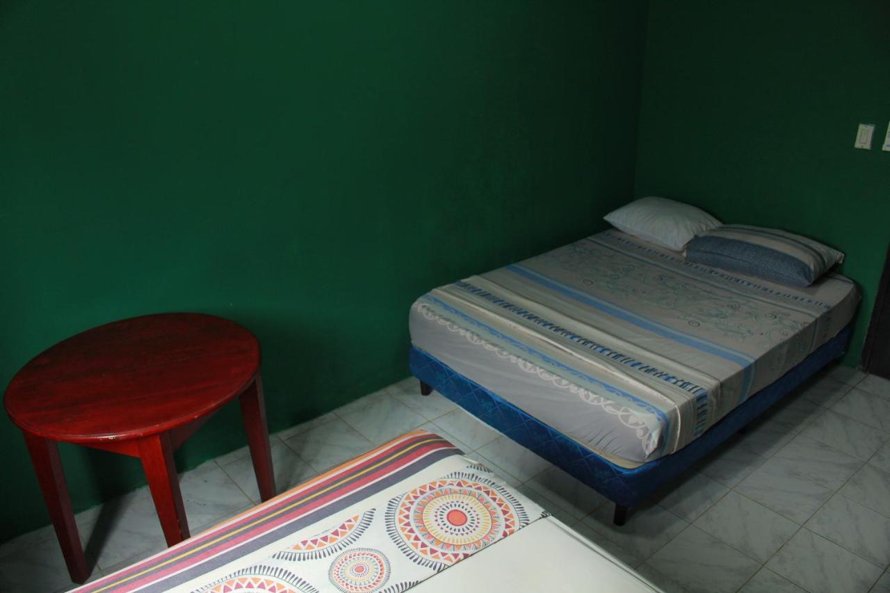 Hostal Twin Fin Plaza