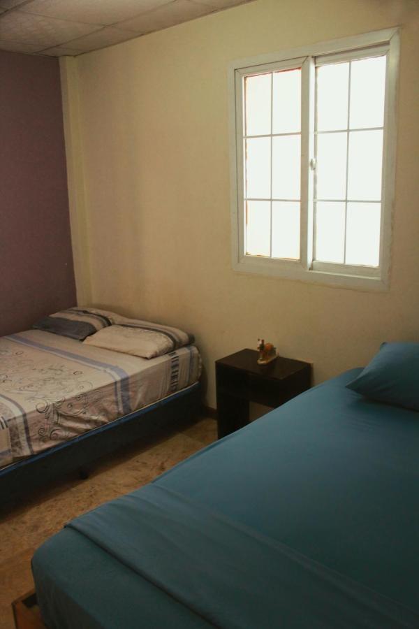Hostal Twin Fin Plaza