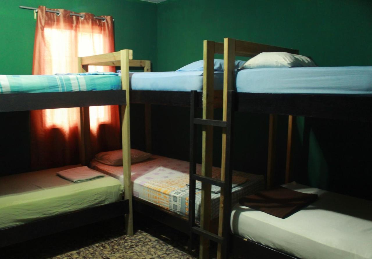Twin Fin Plaza Hostal